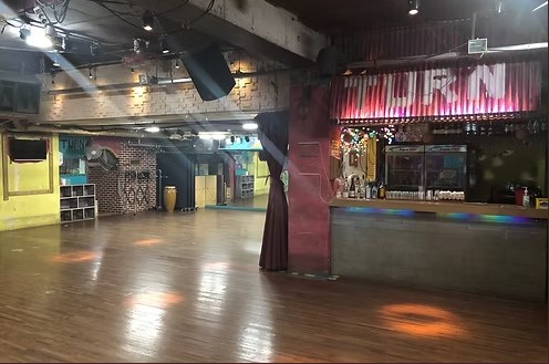Hong Turn interior